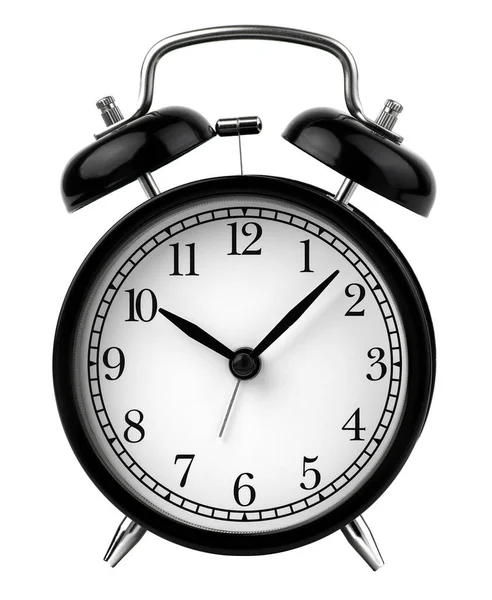 Saat 10 'a ayarlanmış klasik alarm saati beyaz arkaplanda izole edilmiş.
