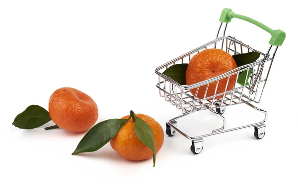 Small Toy Cart Groceries Supermarket Three Tangerines Green Leaves Isolated — Stock Photo, Image