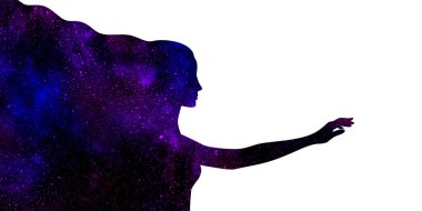 Mavi ve mor parlayan yıldız evreni bir kadın profili silueti şeklinde uzanmış elleri siyah arka planda.