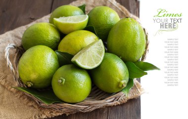 Sepet içinde taze limes