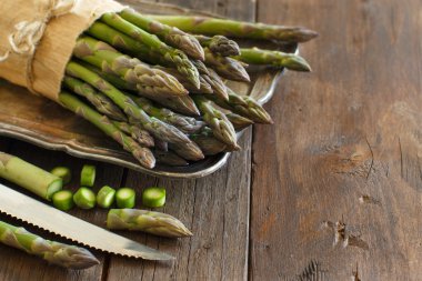 Taze kuşkonmaz bıçak ile 