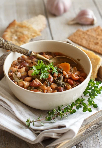 Leguminosas e legumes cozidos em uma tigela — Fotografia de Stock