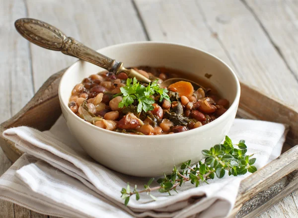 Leguminosas e legumes cozidos em uma tigela — Fotografia de Stock