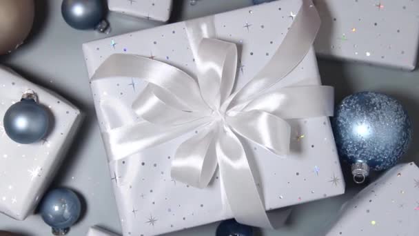 Karácsonyi ajándék és dekorációk — Stock videók