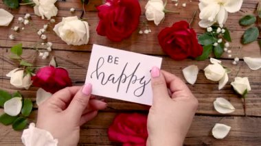 Eller kameraya yaklaşsın Mutlu Kartlar 