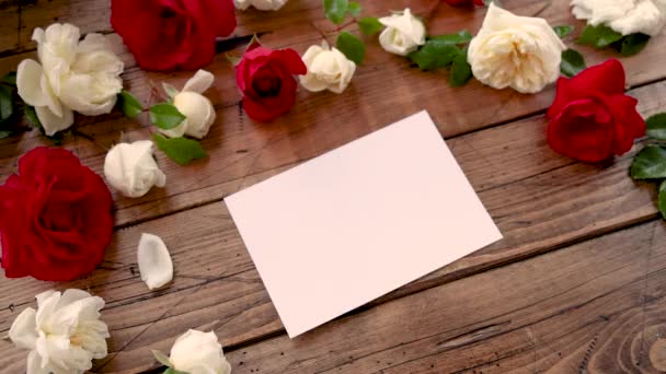 Escribir Una Tarjeta Blanco Cerca Las Flores Cerca — Vídeos de Stock