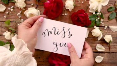 Eller kameraya yaklaşsın Bayan You kartı. 