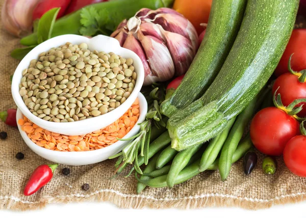 Lentejas y verduras rojas y verdes —  Fotos de Stock