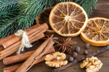 Baharat ile Noel kompozisyon