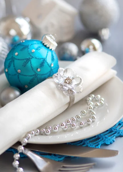 Turkuaz mavi ve gümüş Noel tablo ayarı — Stok fotoğraf