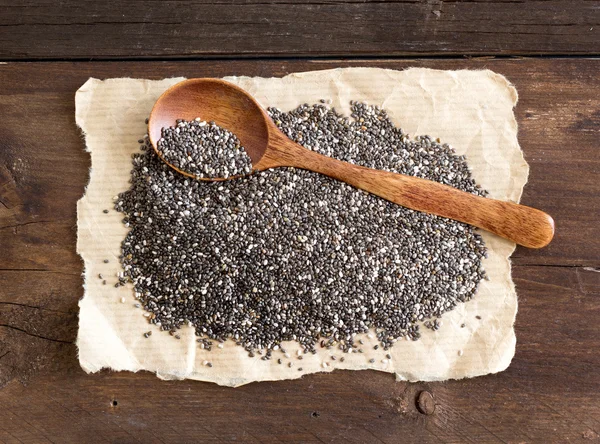 Sementes de chia com uma colher — Fotografia de Stock