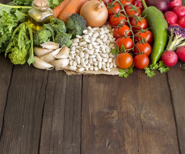 Frijoles blancos con verduras —  Fotos de Stock