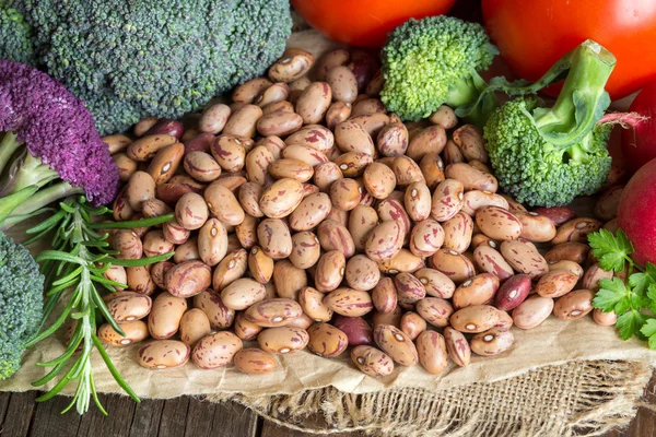 Frijoles pintos y verduras —  Fotos de Stock