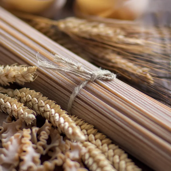 Whole wheat italian pasta with spikes — Stock Photo, Image
