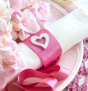 Festival düğün masa pembe olarak ayarlama