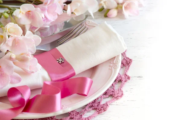 Εορταστική γαμήλιο πίνακα ρύθμιση σε ροζ χρώμα — Φωτογραφία Αρχείου