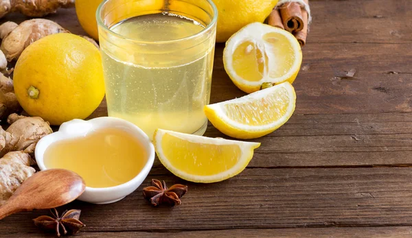 Honey, lemon and ginger tonic — Stock Photo, Image