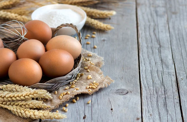 Chicken eggs, wheat and flour — Stock Photo, Image