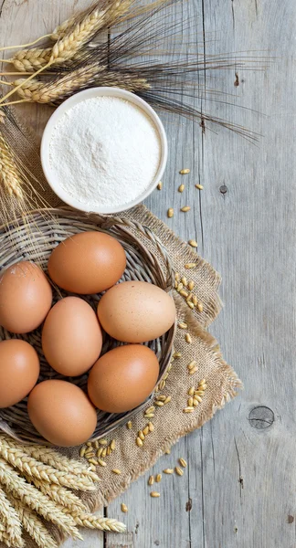 Chicken eggs, wheat and flour — Stock Photo, Image