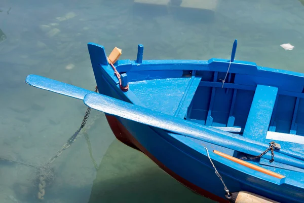 Fishing boats in harbour — Stock Photo, Image