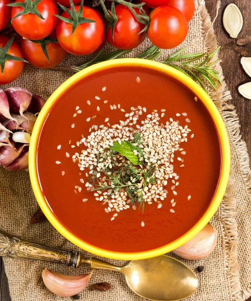 Fresh tomatoe soup — Stock Photo, Image