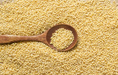 Bir kaşık ile ham darı