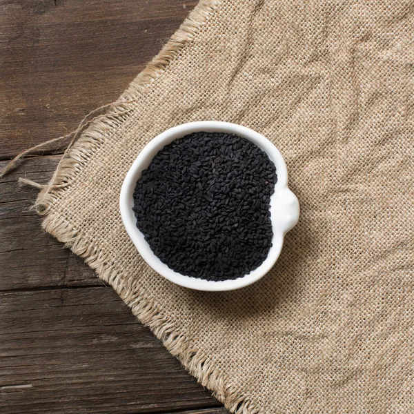 Nigella sativa o comino negro en un bol — Foto de Stock