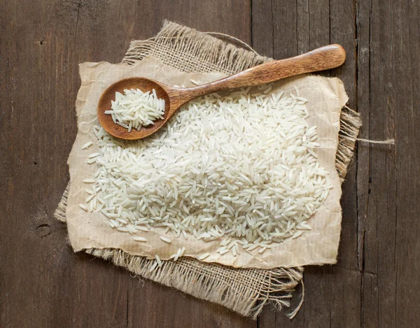 Arroz basmati con cuchara —  Fotos de Stock