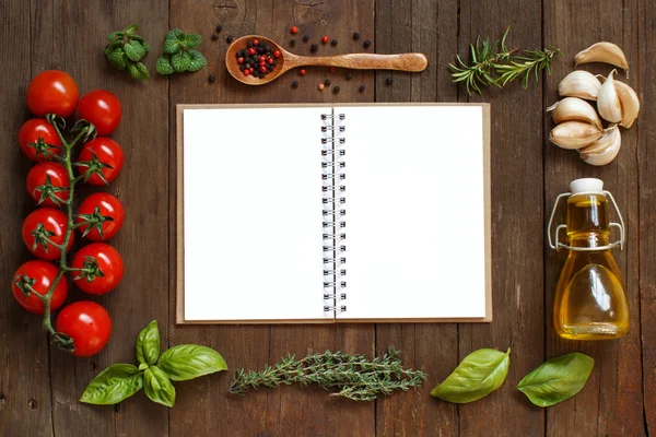 Papel de arte com borda de verduras, ervas e óleo de azeitona — Fotografia de Stock