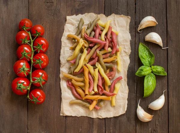 Tricolor pasta with cherry tomatoes, garlic and basil