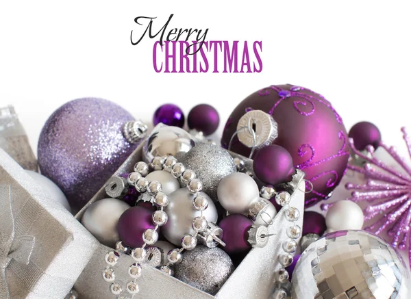Plata y púrpura adornos de Navidad — Foto de Stock