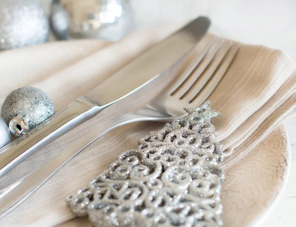 Conjunto de mesa de Natal de prata e creme — Fotografia de Stock