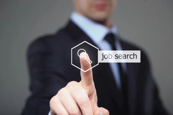 Biznesmen rękę dotykając przycisku Szukaj pracy na wirtualny ekran — Zdjęcie stockowe
