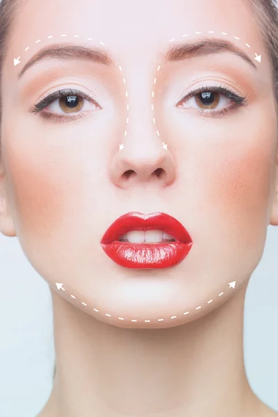 Retrato de mujer joven con flechas en la cara — Foto de Stock