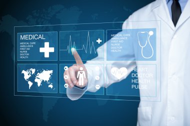 Doktor çalışma üzerinde sanal bir perde. tıbbi teknoloji kavramı. Nabız