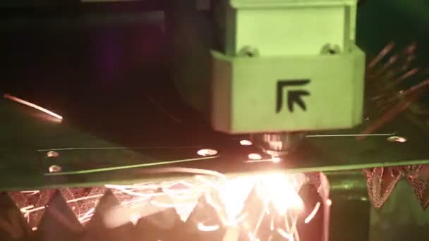 Soldagem a laser. corte de metal plasma — Vídeo de Stock