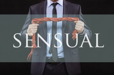 iş kıyafeti zincirleme elleri olan bir adam. kelepçe seks oyunları için. erotik eğlence kavramı. şehvetli