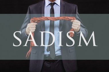 iş kıyafeti zincirleme elleri olan bir adam. kelepçe seks oyunları için. erotik eğlence kavramı. sadizm