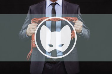 iş kıyafeti zincirleme elleri olan bir adam. kelepçe seks oyunları için. erotik eğlence kavramı.