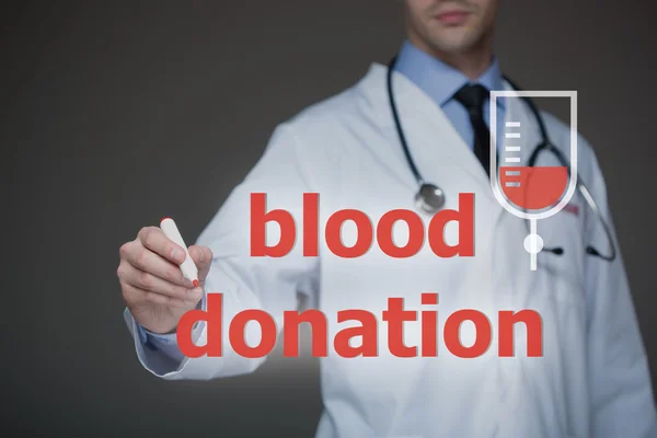 Doctor working on a virtual screen. medical technology concept. blood donation — Stock Photo, Image