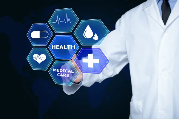 Läkare som arbetar på en virtuell skärm. medicinsk teknik koncept. puls — Stockfoto