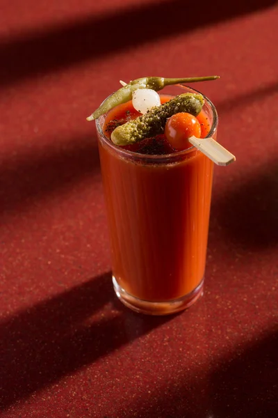 Delicioso tomate sangrento mary cocktail — Fotografia de Stock