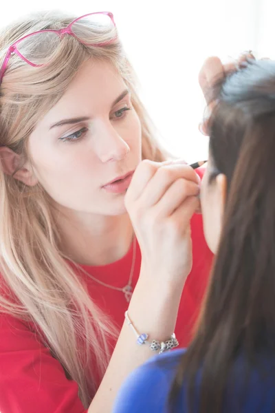 Make-up artist work in her studio. — Stock Photo, Image