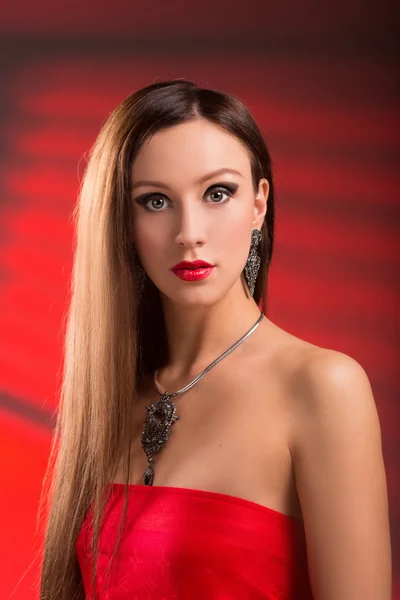 Necklace on the neck. ruby and emerald — Stock Photo, Image