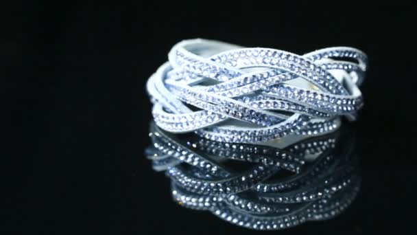 Bracciale in pelle con cristalli — Video Stock