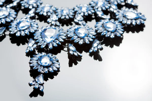 Necklace on gray background. large gems — Stock Photo, Image