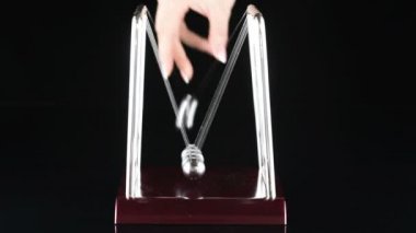 Newton beşik, Resepsiyon oyuncak sarkaç,