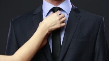 Sabitleme kadın bir kravat mans