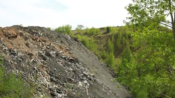 Deponi i city, stor mängd sopor som dumpas — Stockvideo