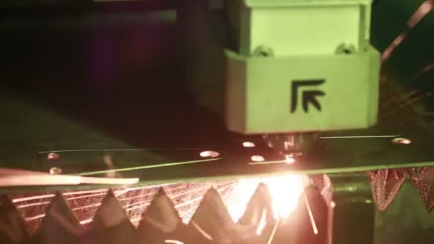 Soldagem a laser. corte de metal plasma — Vídeo de Stock